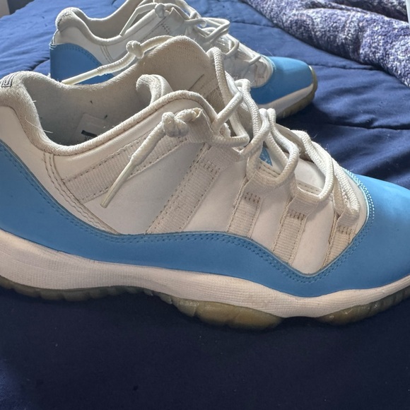 Jordan Kids White and Blue Sneakers - Picture 4 of 7